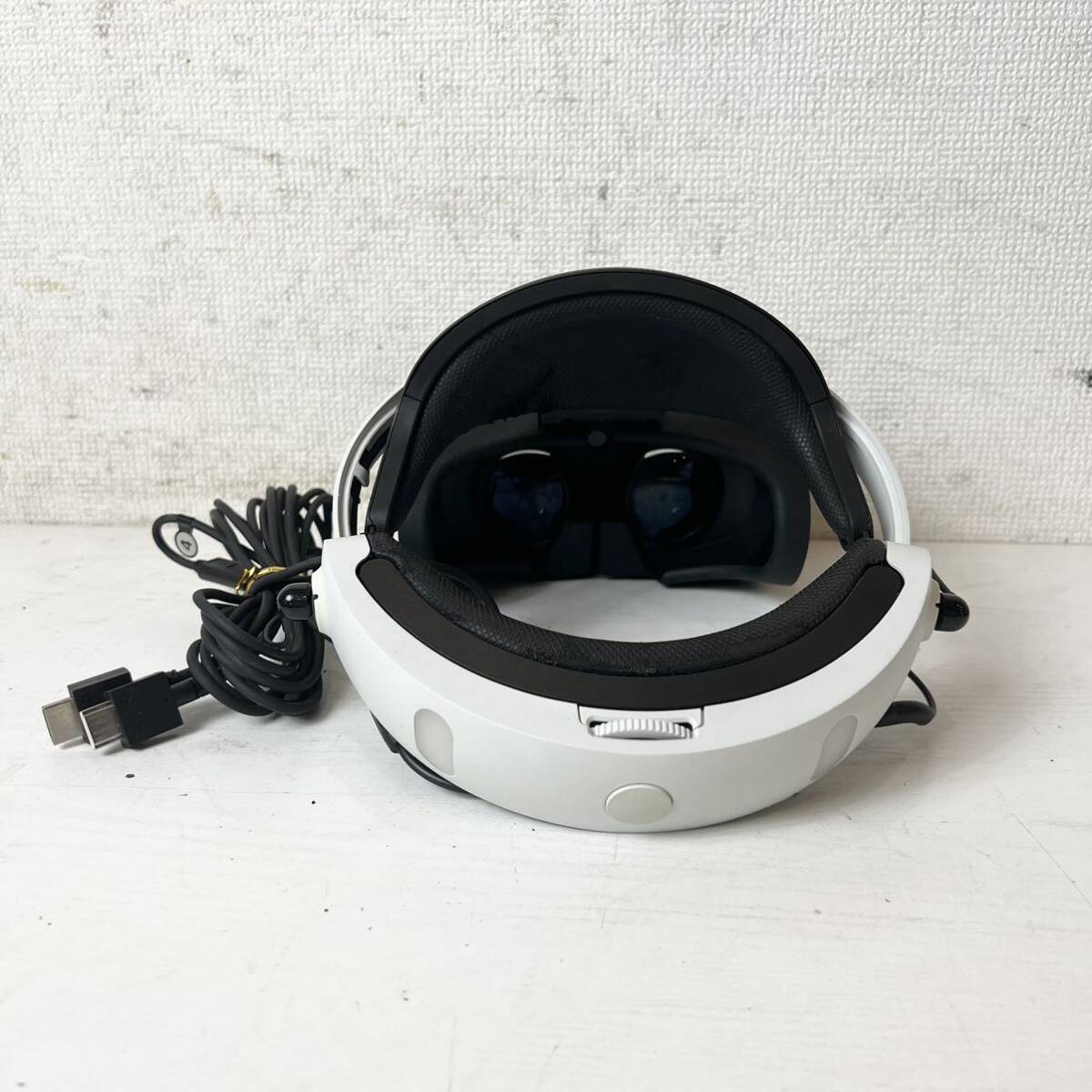 235＊中古品 SONY PlayStation VR 本体 ヘッドセット カメラ同梱版 PS4 PSVR CUH-ZVR2 通電確認済み＊の画像4