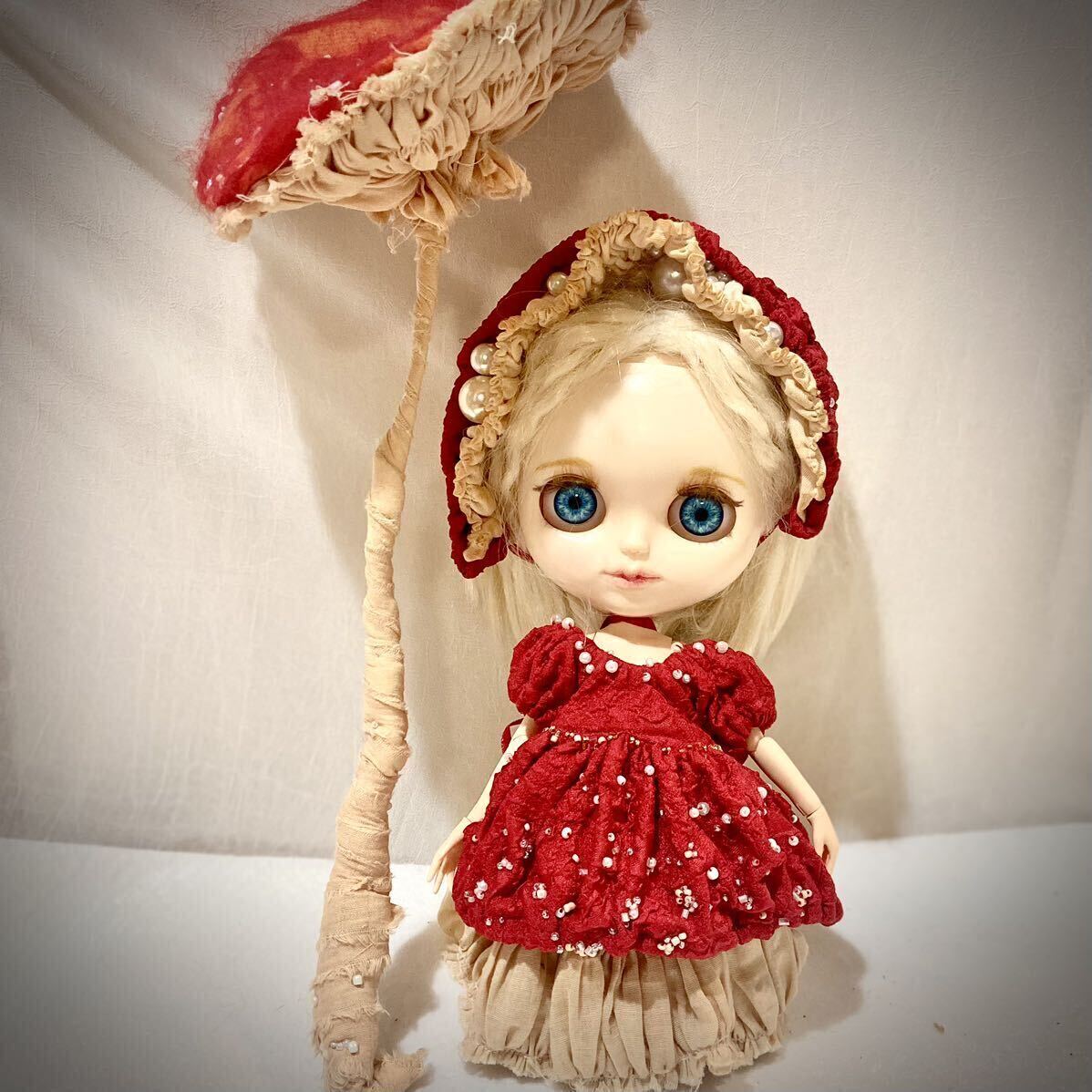 Blythe outfit ブライス アウトフィット べにてんぐだけのオブジェと小人のアウトフィット 布きのこ 紅茶染め ビーズの画像4