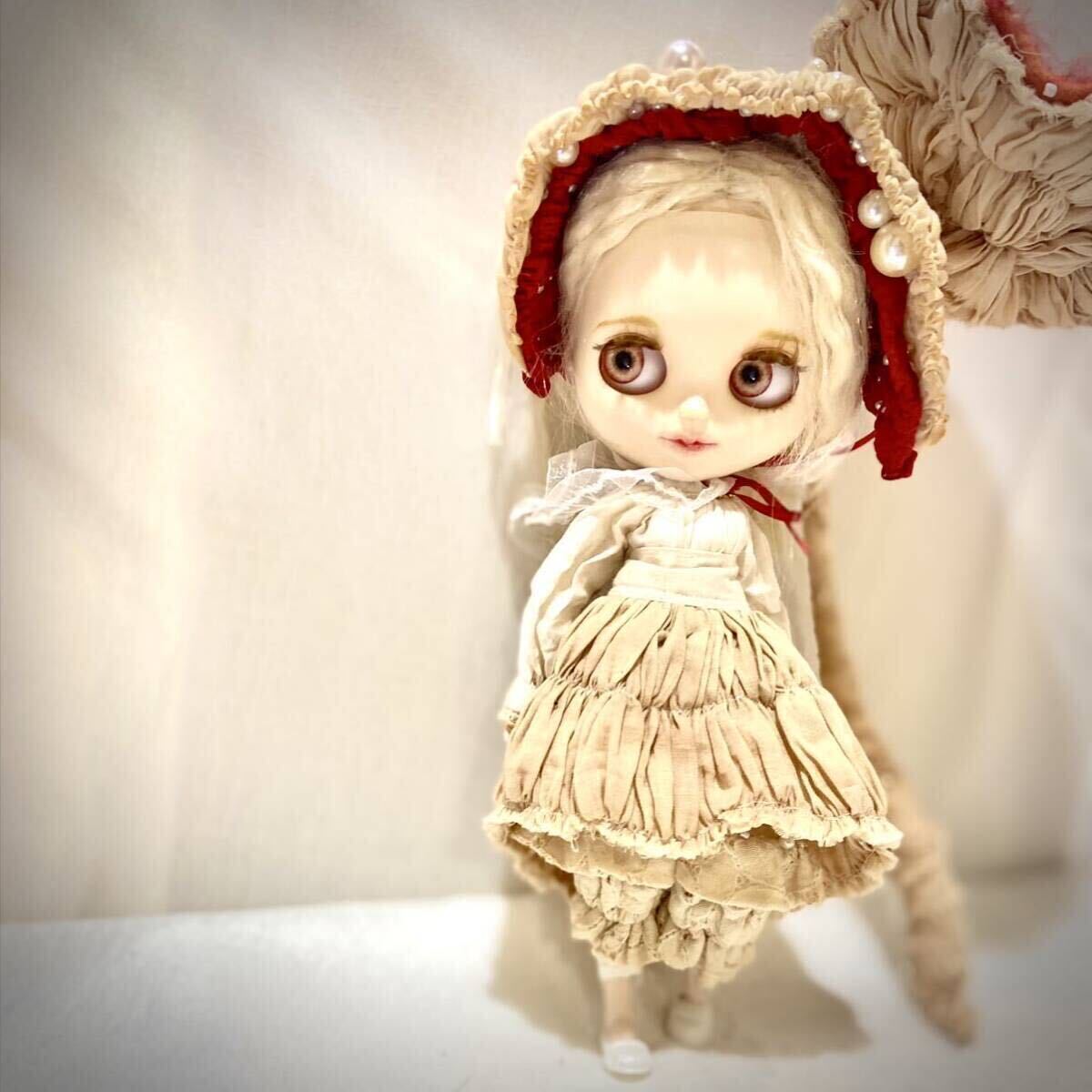 Blythe outfit ブライス アウトフィット べにてんぐだけのオブジェと小人のアウトフィット 布きのこ 紅茶染め ビーズの画像3