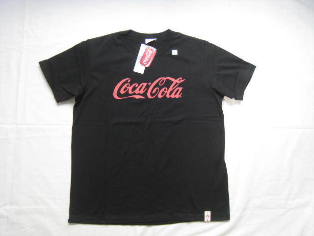 ☆　新品タグ付き　GU(ジーユー）　CocaCola（コカコーラ）半袖Tシャツ　黒×赤　Lサイズ　☆_画像1