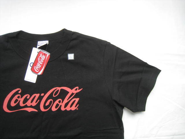 ☆　新品タグ付き　GU(ジーユー）　CocaCola（コカコーラ）半袖Tシャツ　黒×赤　Lサイズ　☆_画像2