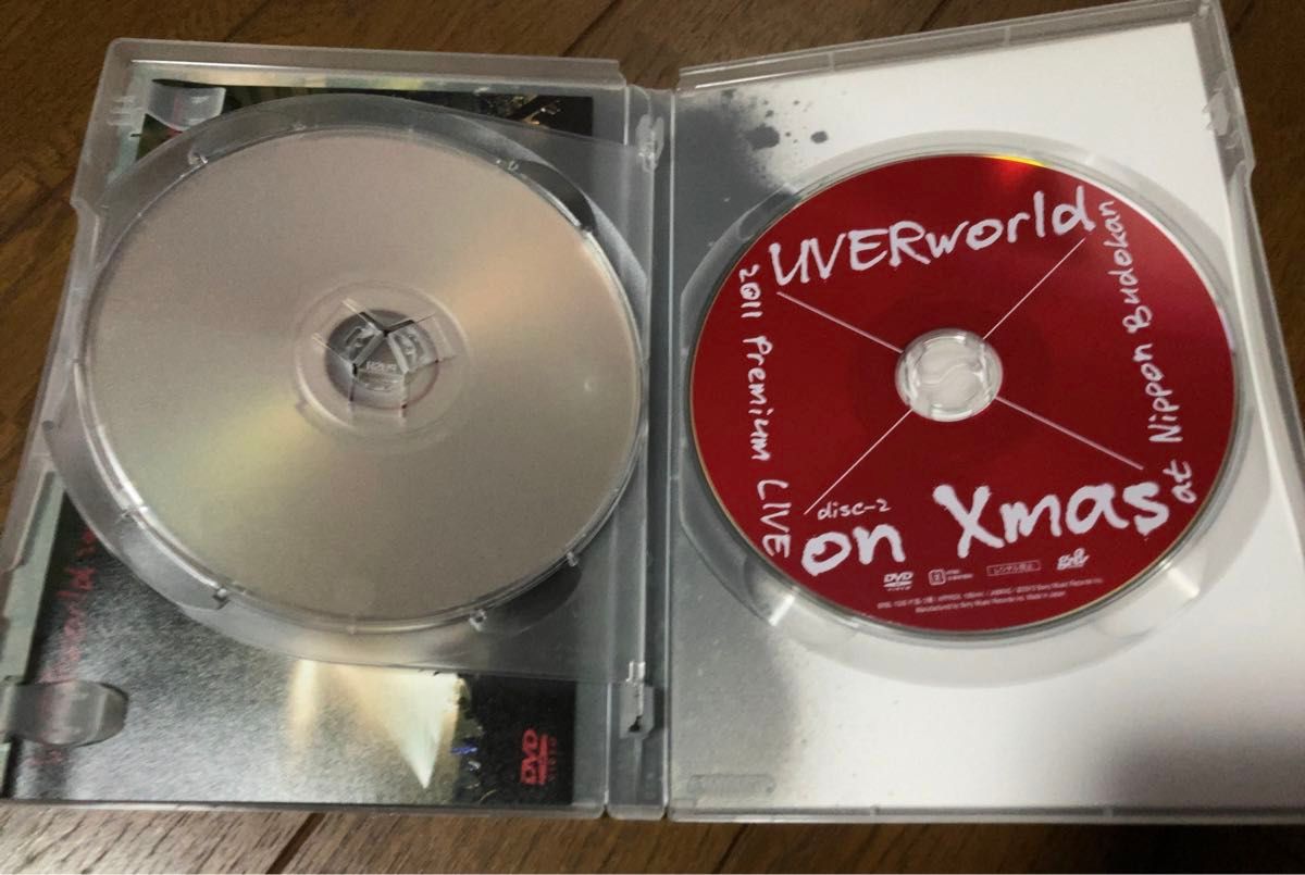 ＵＶＥＲｗｏｒｌｄ ２０１１ Ｐｒｅｍｉｕｍ ＬＩＶＥ ｏｎ Ｘｍａｓ （初回生産限定版） ＵＶＥＲｗｏｒｌｄ