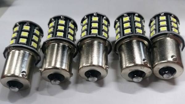 24V S25 LED 33連 シングル球 ホワイト ４個+保障1個 (計5個)　トラック　24vなどの船舶にも　人気商品！_画像2