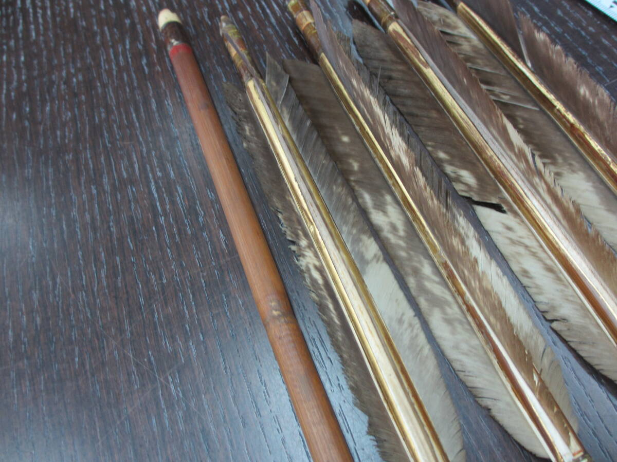 スポーツ祭 弓道具 弓具 矢 竹矢 4本 巻き藁矢1本付 長期保管品 使用品 銘なしの画像7