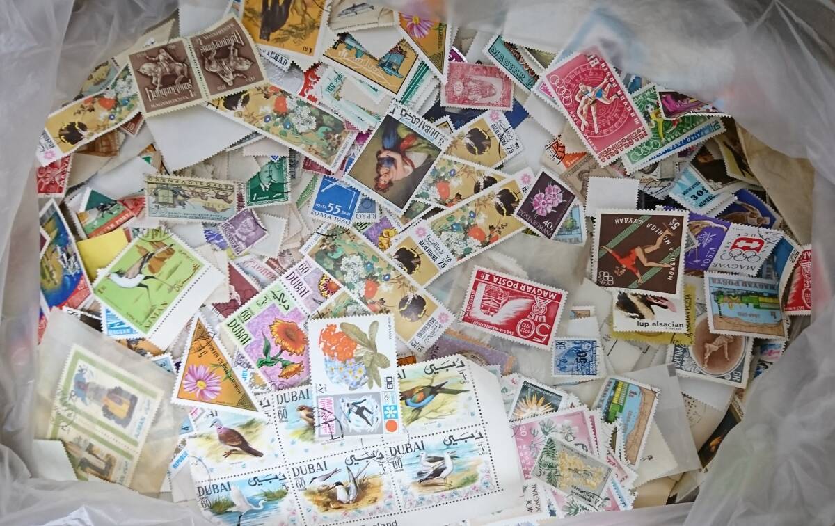 ☆外国切手 海外切手 使用済み 消印あり バラ 波消し棒消し 総量約20㎏ 大量おまとめ 普通切手 記念切手 コレクション K-96☆の画像4