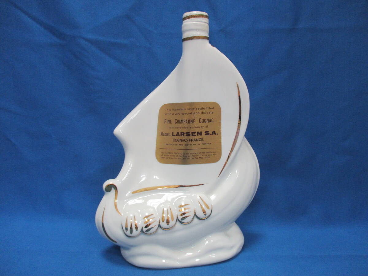 LARSEN COGNAC 700ml 40％ 総重量1461g ラーセン バイキングシップボトル 白 ブランデー 古酒 #1815の画像2