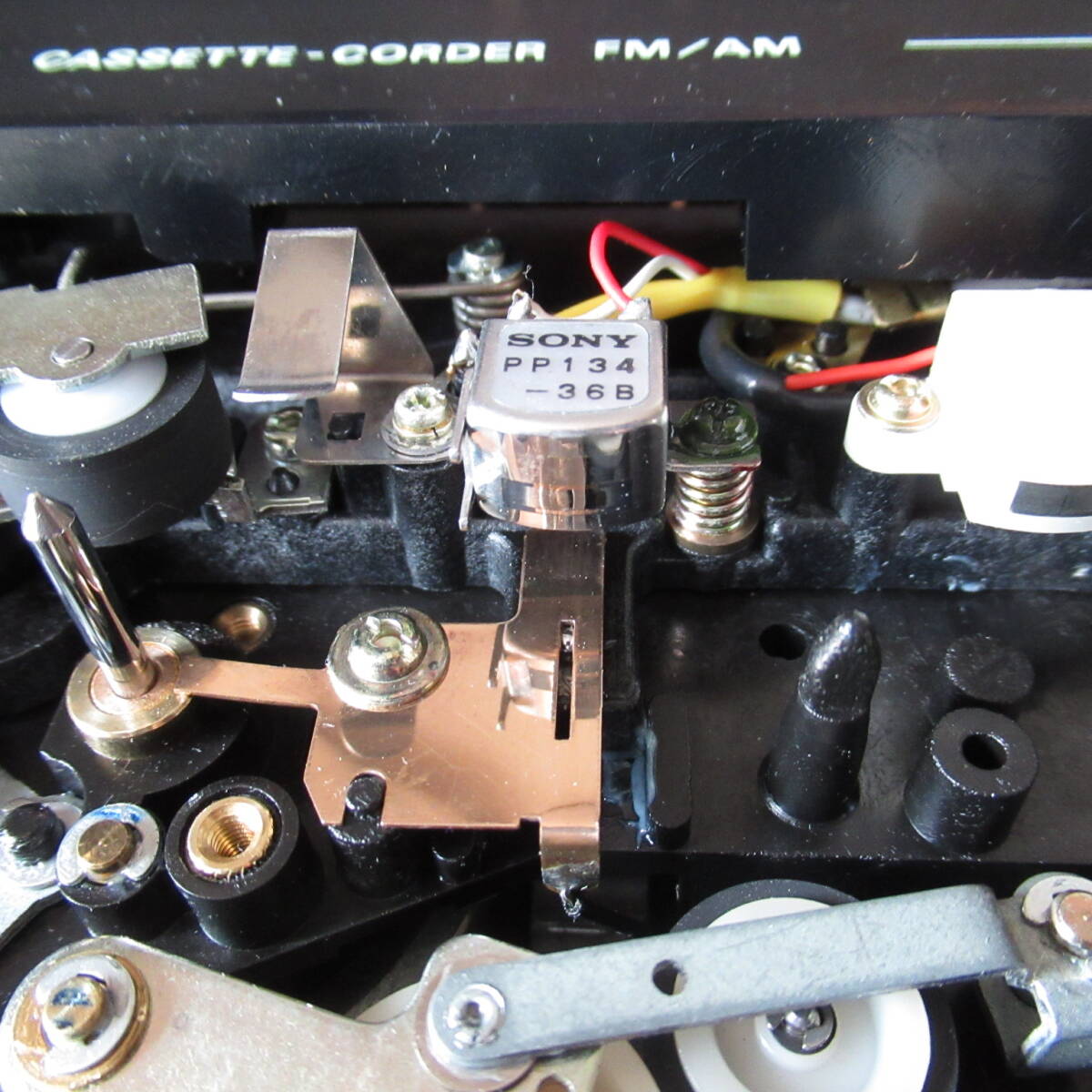  switch disassembly maintenance & deterioration parts exchange ( clothespin roller, electrolytic capacitor, transistor ) monaural radio-cassette Sony CF-1980 operation goods N103