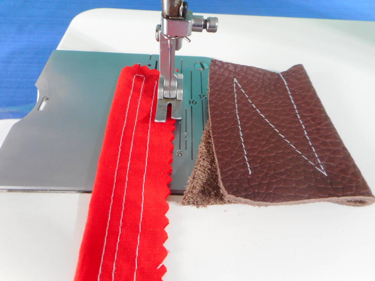 ブラザー TA3－B629 NOUVELLE 300 極美品 自動糸通し 自動糸切り ペダル 取り説付き 皮革も縫えます 丈夫の画像2