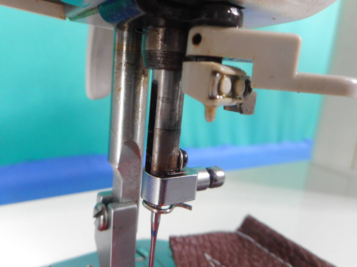 ブラザー TA3－B629 NOUVELLE 300 極美品 自動糸通し 自動糸切り ペダル 取り説付き 皮革も縫えます 丈夫の画像4