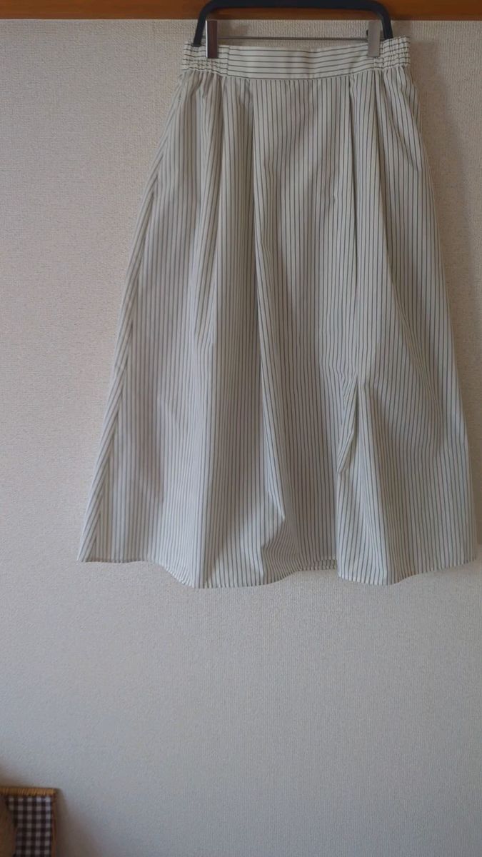 クーポン適用。GUジーユーロングスカート。白。ストラップMサイズ 春夏 スカート