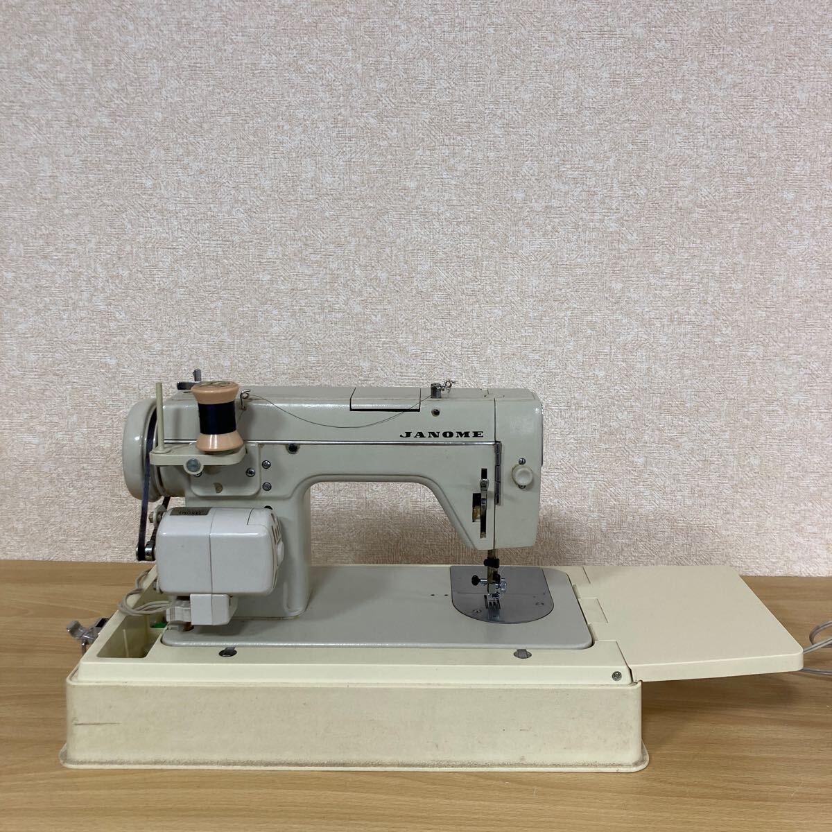 JANOME ジャノメ MODEL 680 アンティークミシン レトロミシン 手工芸 手芸 ハンドクラフト 裁縫道具 裁縫 ペダル付き 4 シ 5566の画像8