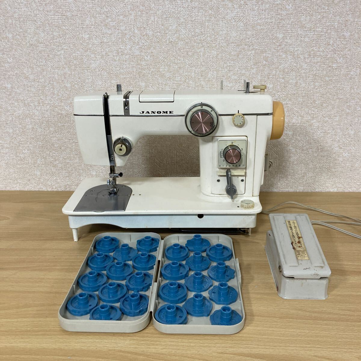 JANOME ジャノメ MODEL 802 レトロミシン アンティークミシン 手工芸 手芸 ハンドクラフト 裁縫道具 裁縫 ペダル付き 4 ス 5684の画像1