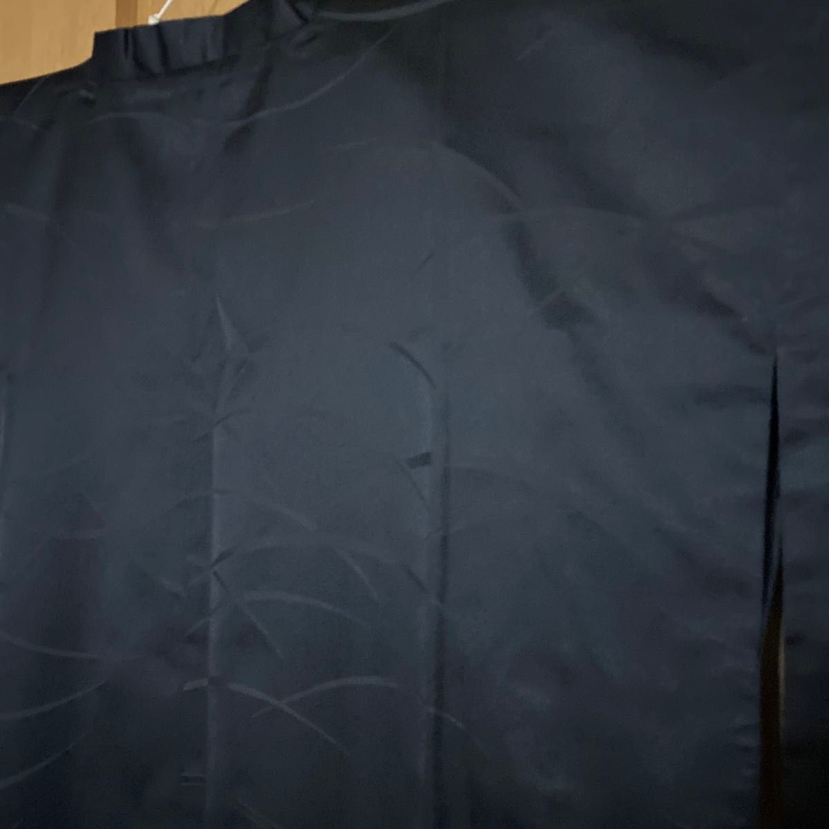 ブラック　上質な正絹雨ゴート　ゆったり　裄長サイズ　露芝文様　未使用しつけ糸付き