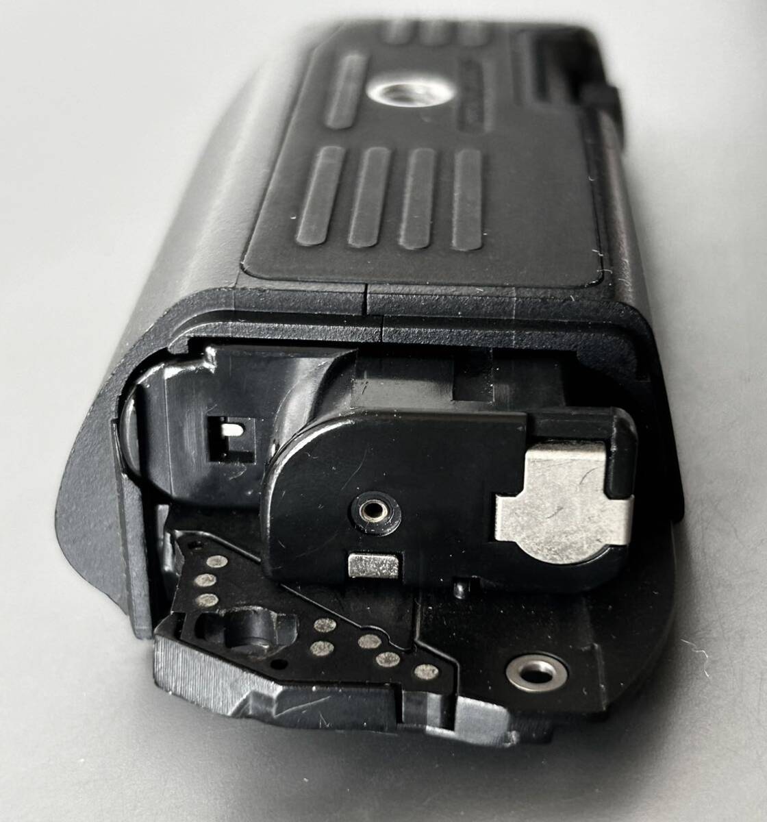 ニコン F4用 バッテリーグリップ 中古現状部品[ Nikon MB-21 ニコン F4用 バッテリーグリップ 中古現状部品[ Nikon MB-21