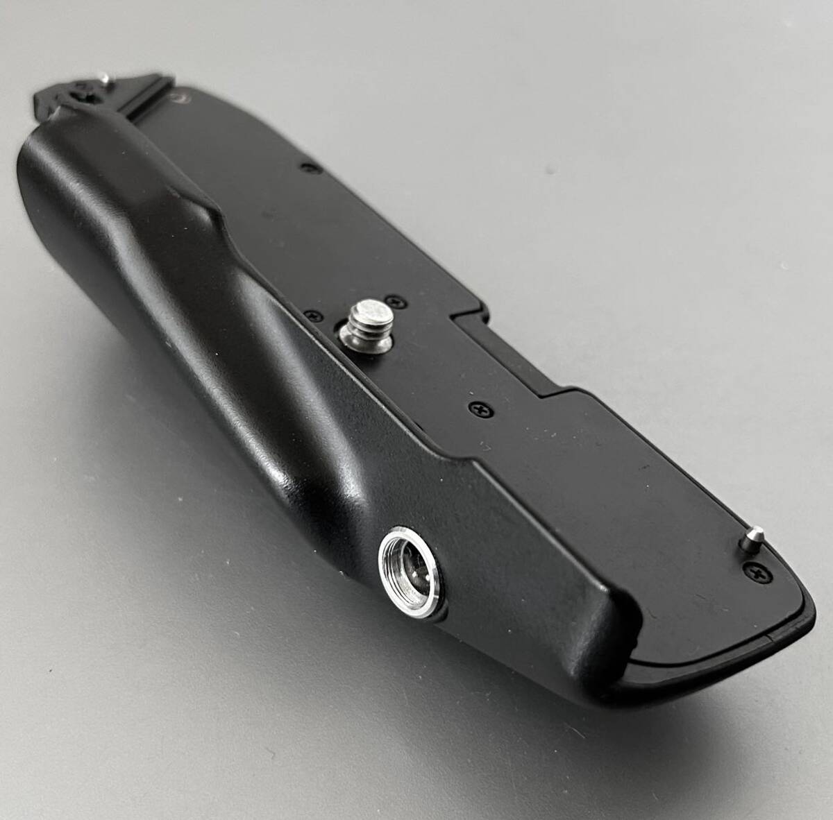 ニコン F4用 バッテリーグリップ 中古現状部品[ Nikon MB-21 ニコン F4用 バッテリーグリップ 中古現状部品[ Nikon MB-21