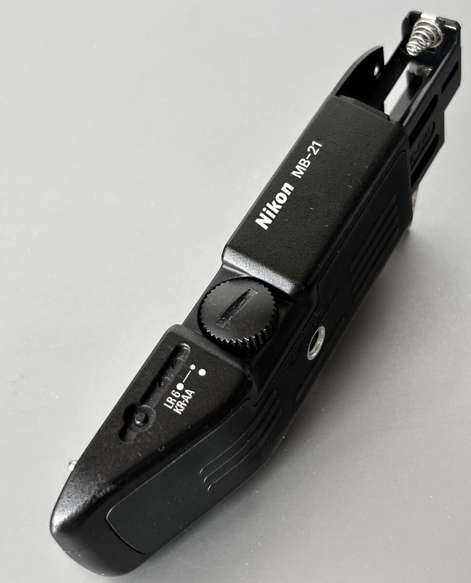 ニコン F4用 バッテリーグリップ 中古現状部品[ Nikon MB-21 ニコン F4用 バッテリーグリップ 中古現状部品[ Nikon MB-21