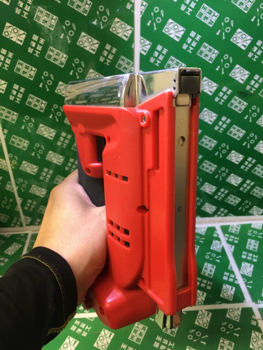 中古品】MAX(マックス) 14.4vバッテリータッカ 【T3ステープル 中古品】MAX(マックス) 14.4vバッテリータッカ 【T3ステープル