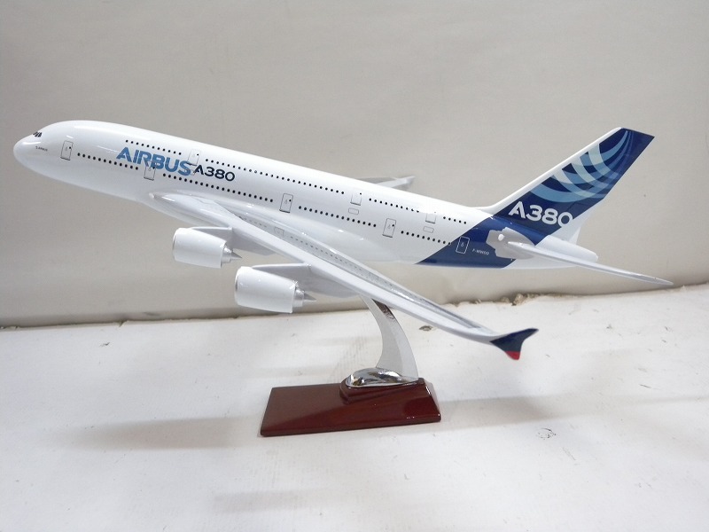 C5550★1/160 AIRBUS エアーバス A380 エアプレーンモデル 中古現状渡しの画像2