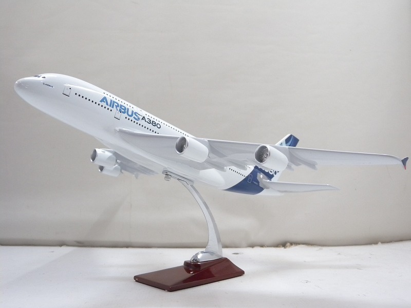 C5550★1/160 AIRBUS エアーバス A380 エアプレーンモデル 中古現状渡しの画像3