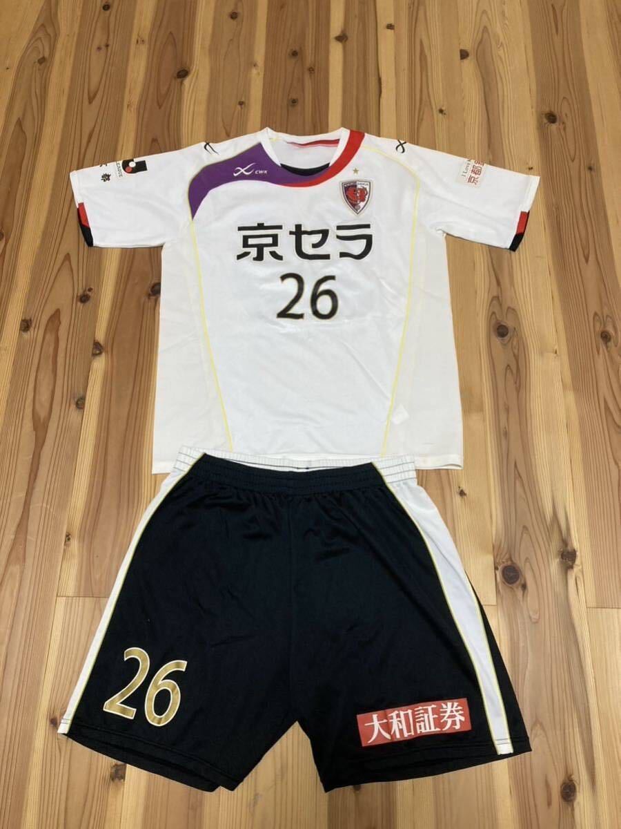 京都サンガF.C. 角田誠 アウェイユニフォーム 半袖 上下セットの画像1