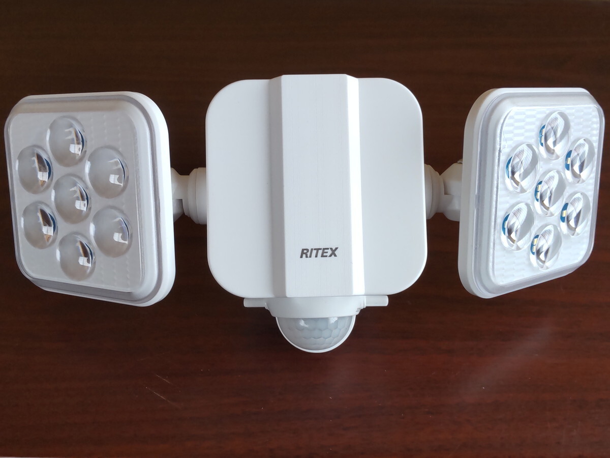 LEDソーラーセンサーライト 5W×2灯 フリーアーム式 RITEX LS-220 