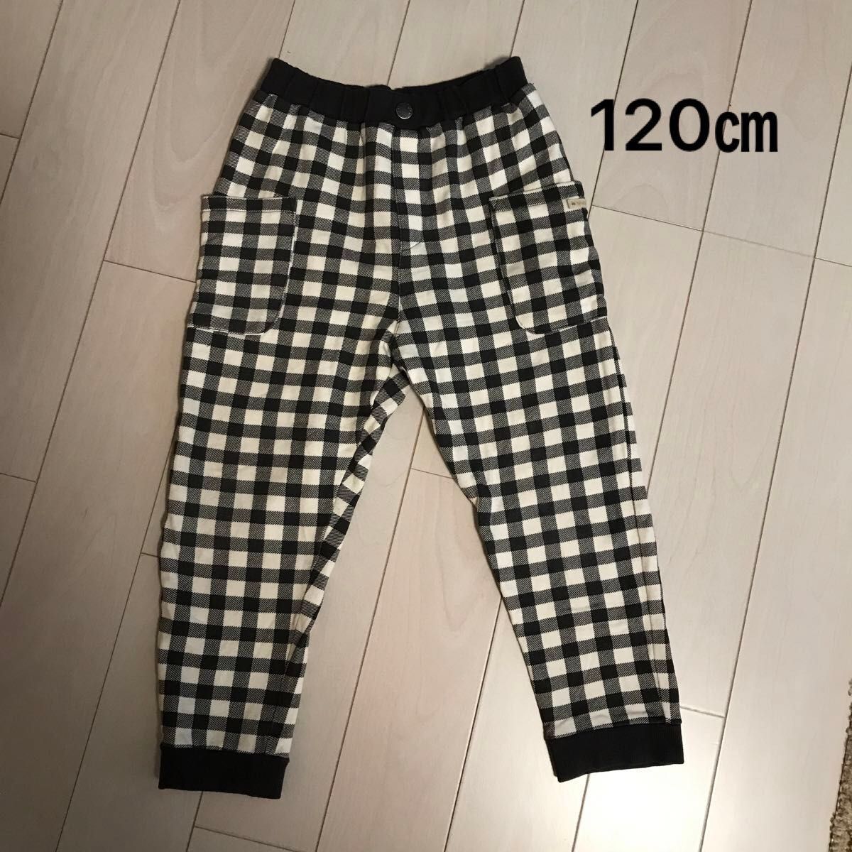 ロングパンツ　120センチ