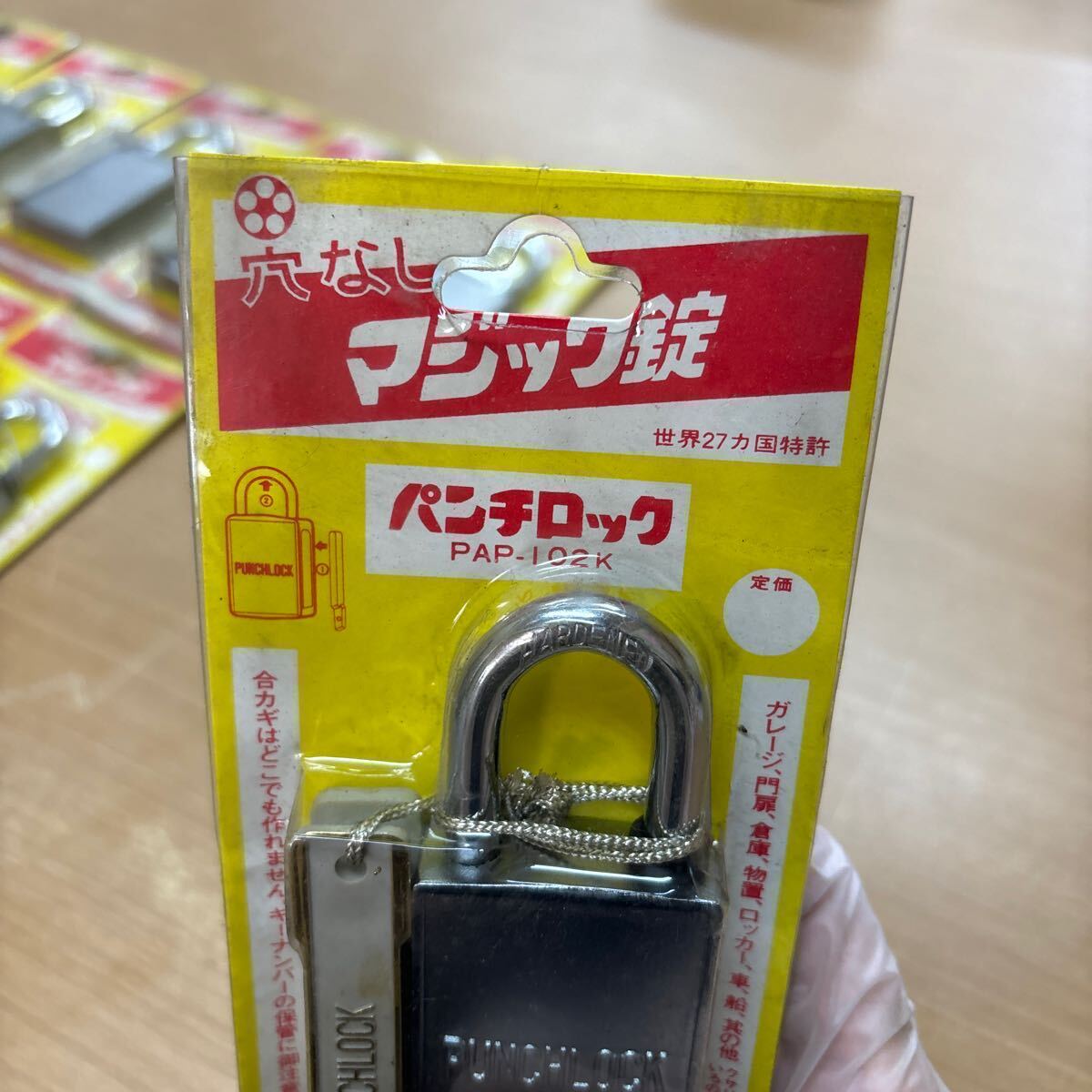 TA-632☆60サイズ☆パンチロック 穴なしマジック錠 PAP-102K 鍵穴のない南京錠 磁気操作錠 の画像4