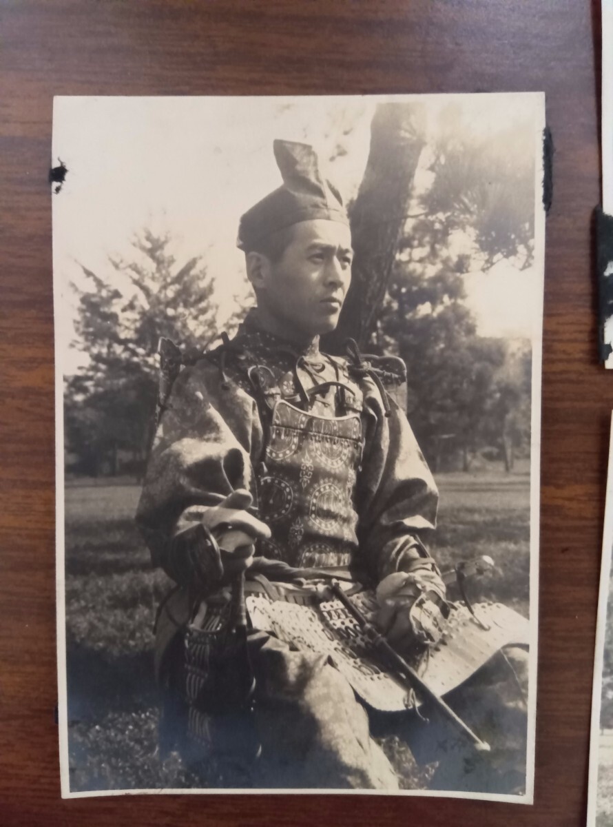 戦前 侍 3枚 / 古写真 昭和 戦前 男性 着物 女学生 甲冑 鎧 祭り 時代考察 時代考証 世相 史料 資料 028.の画像2