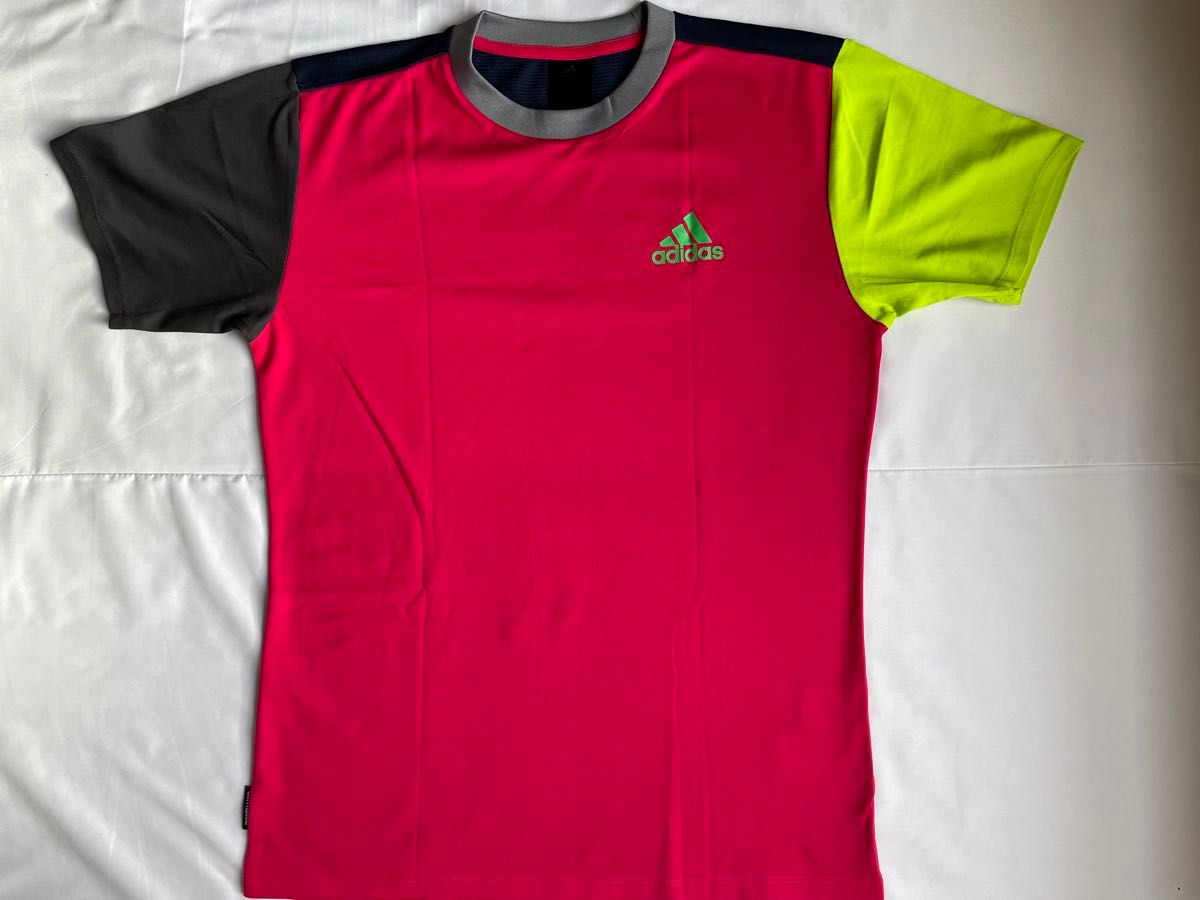 トップス　半袖 Tシャツ 半袖Tシャツ　トレーニングウェア　スポーツウェア　 アディダス　濃いピンク　S