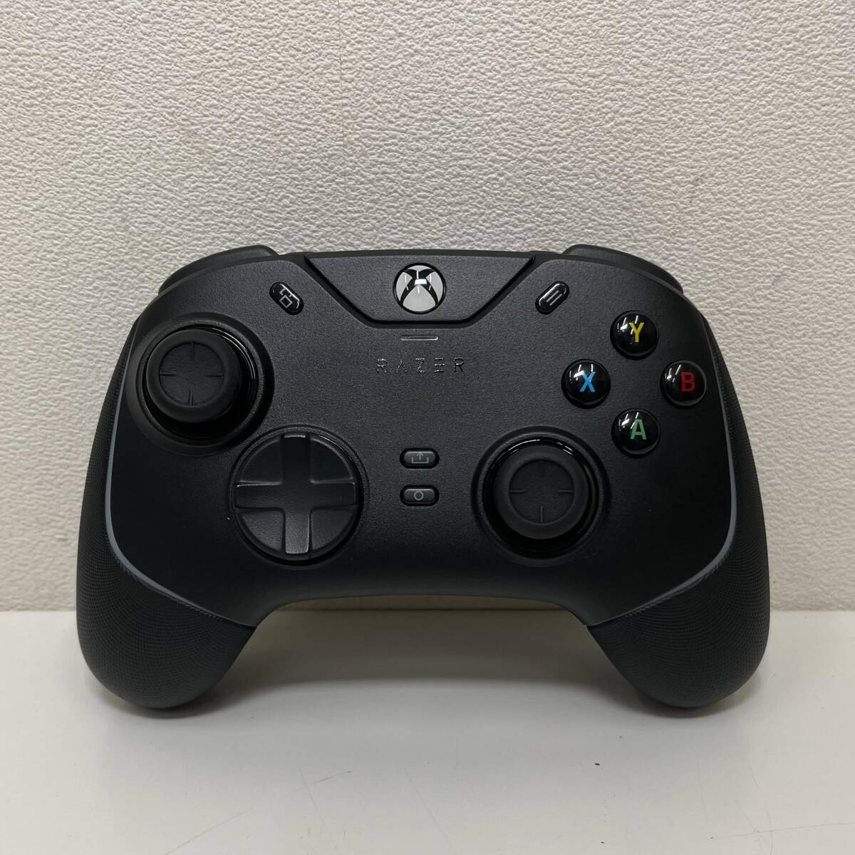 ☆中古品☆ Razer レイザー ゲーミングコントローラー Wolverine V2 Chroma ブラック XBOX 箱有 有線 【郡4427】の画像3