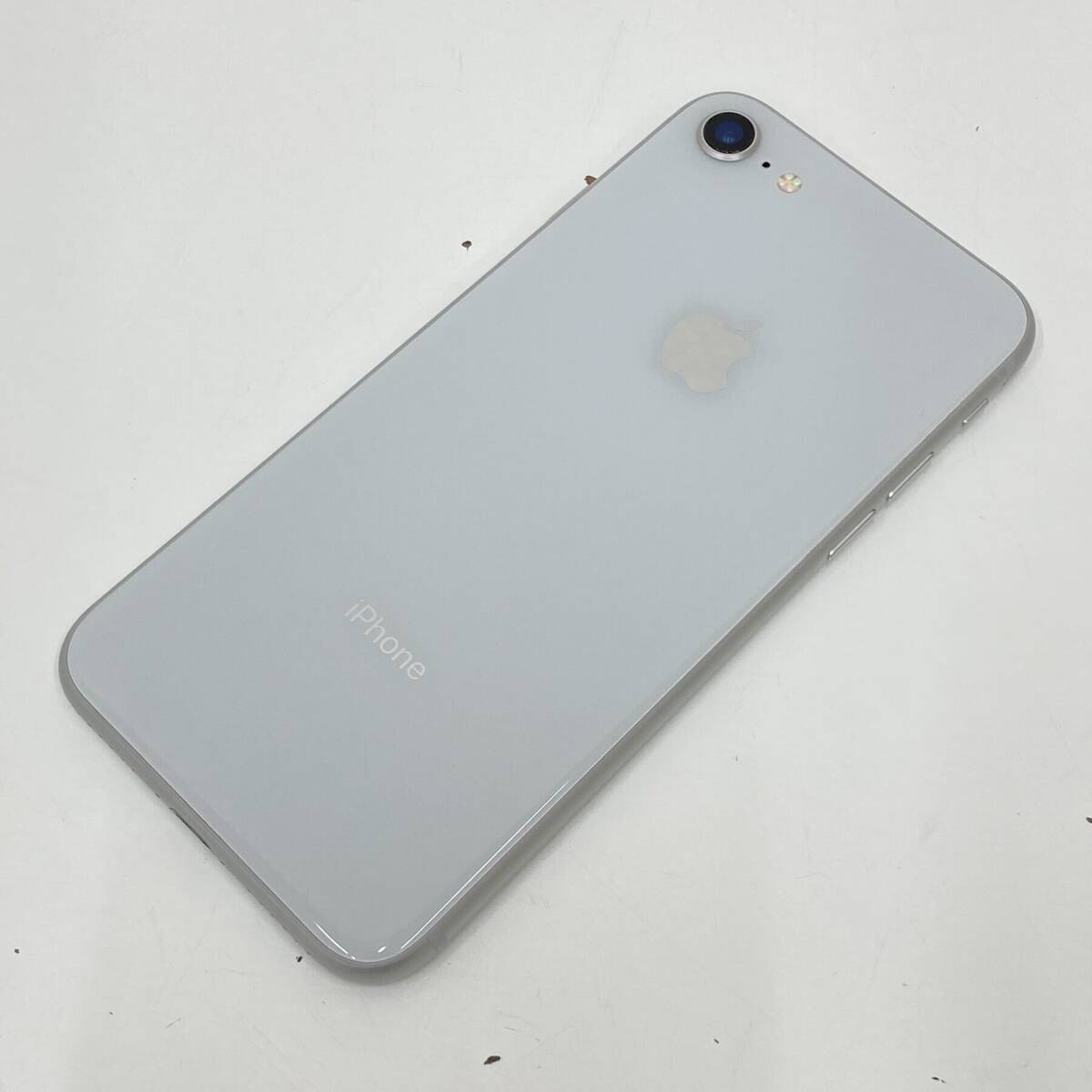 ☆中古品☆ iPhone8 64GB Apple アップル シルバー スマホ MQ792J/A KDDI 利用判定○ SIMロック有 初期化済み 本体のみ 中古品【郡4479】の画像2