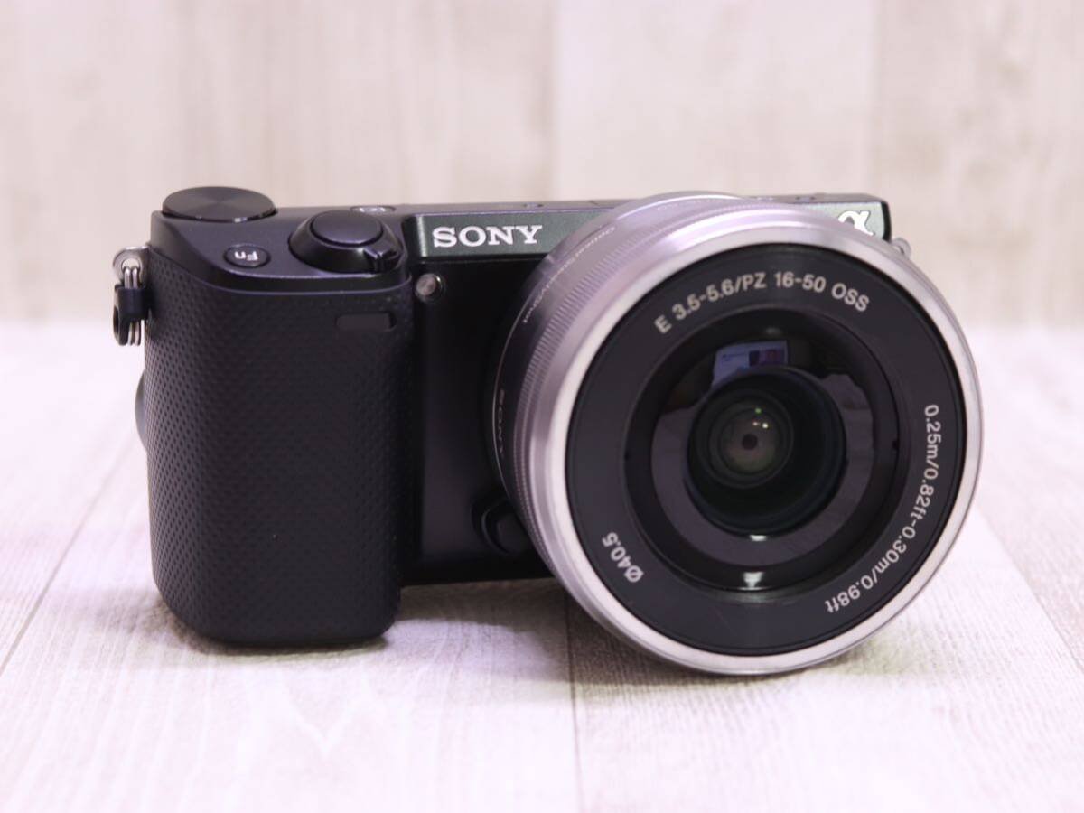 SONY α NEX-5R + E PZ 16-50mm ・ 3.0型・約1610万画素・本体内充電・ミラーレス一眼カメラの画像1
