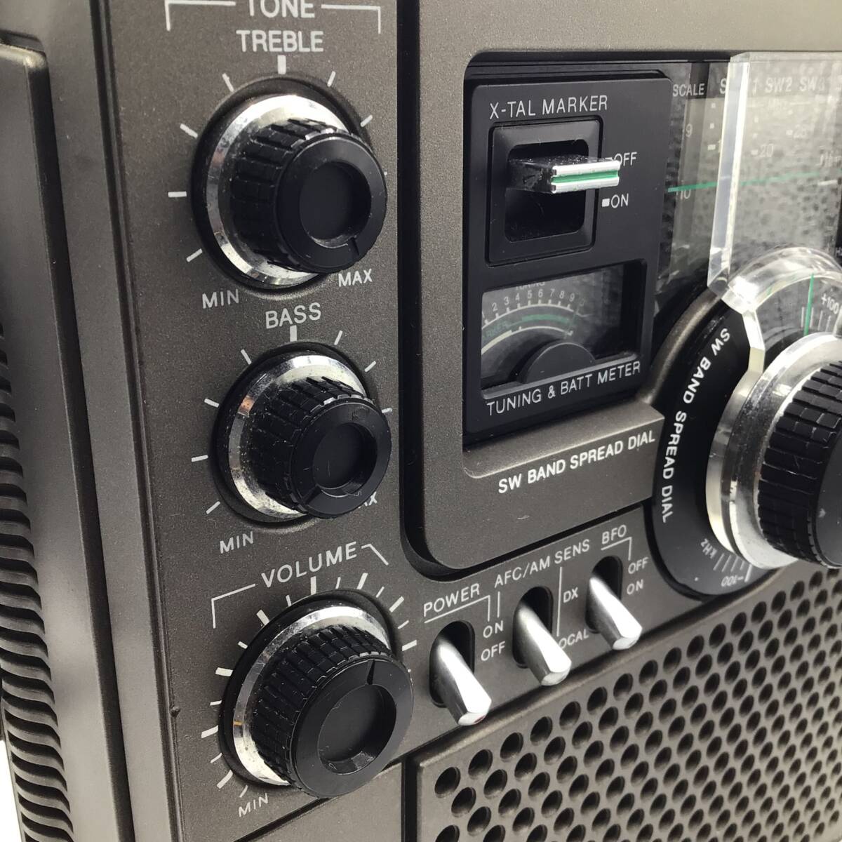 【10088】SONY ソニー ICF-5900 スカイセンサー マルチバンドレシーバー FM/AM ラジオ オーディオ 当時物 レトロ 通電OK ジャンク品の画像3