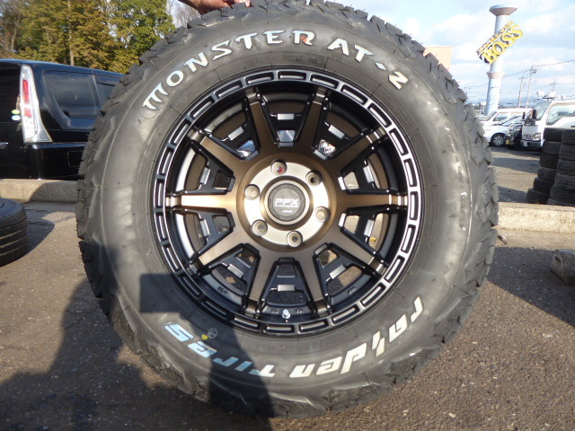 共豊 ＰＰＸ Ｄ10Ｘ サーフ プラド ＦＪクルーザー 265/65Ｒ17 ライデン モンスター付き ホワイトレター ブロンズクリアの画像4