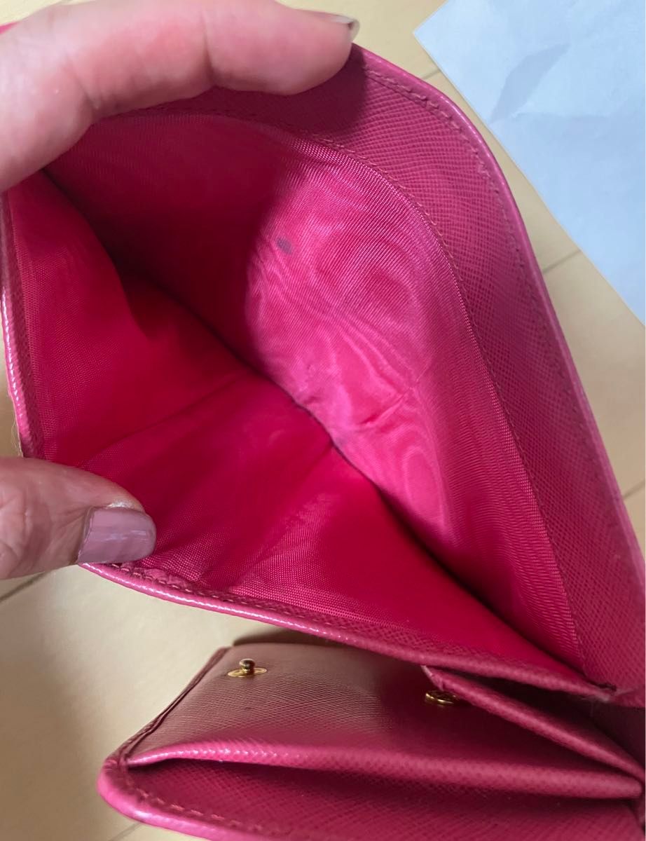PRADA　プラダ　三つ折り財布　サフィアーノレザー　ゴールドロゴ　ピンク