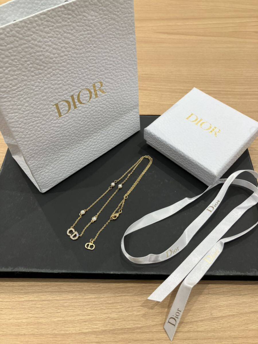 A【4D366】Dior ロゴ　ネックレス アクセサリー メタル　レジンパール　クリスタル　箱・袋付き　美品_画像1