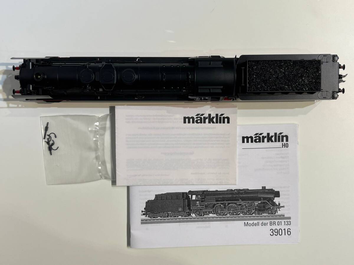 marklin 39016 テンダー付きの急行列車蒸気機関車 BR01 DB【美品、中古】の画像8