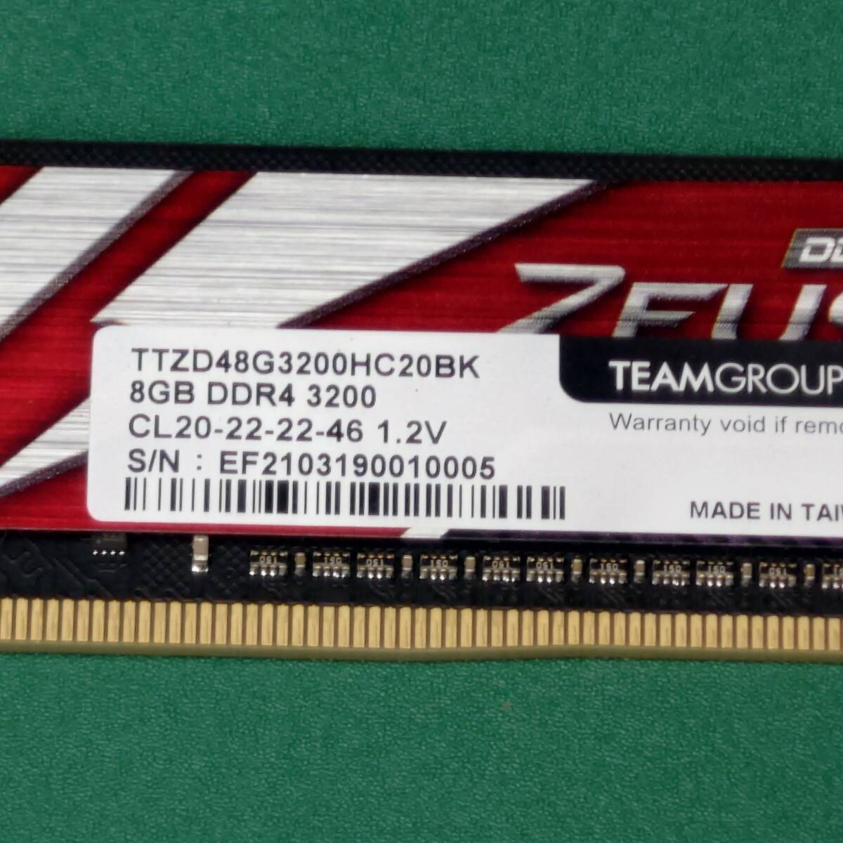 TEAM T-FORCE ZEUS DDR4-3200 8GB×2 TTZD48G3200HC20BK 中古 1枚は未使用の画像3
