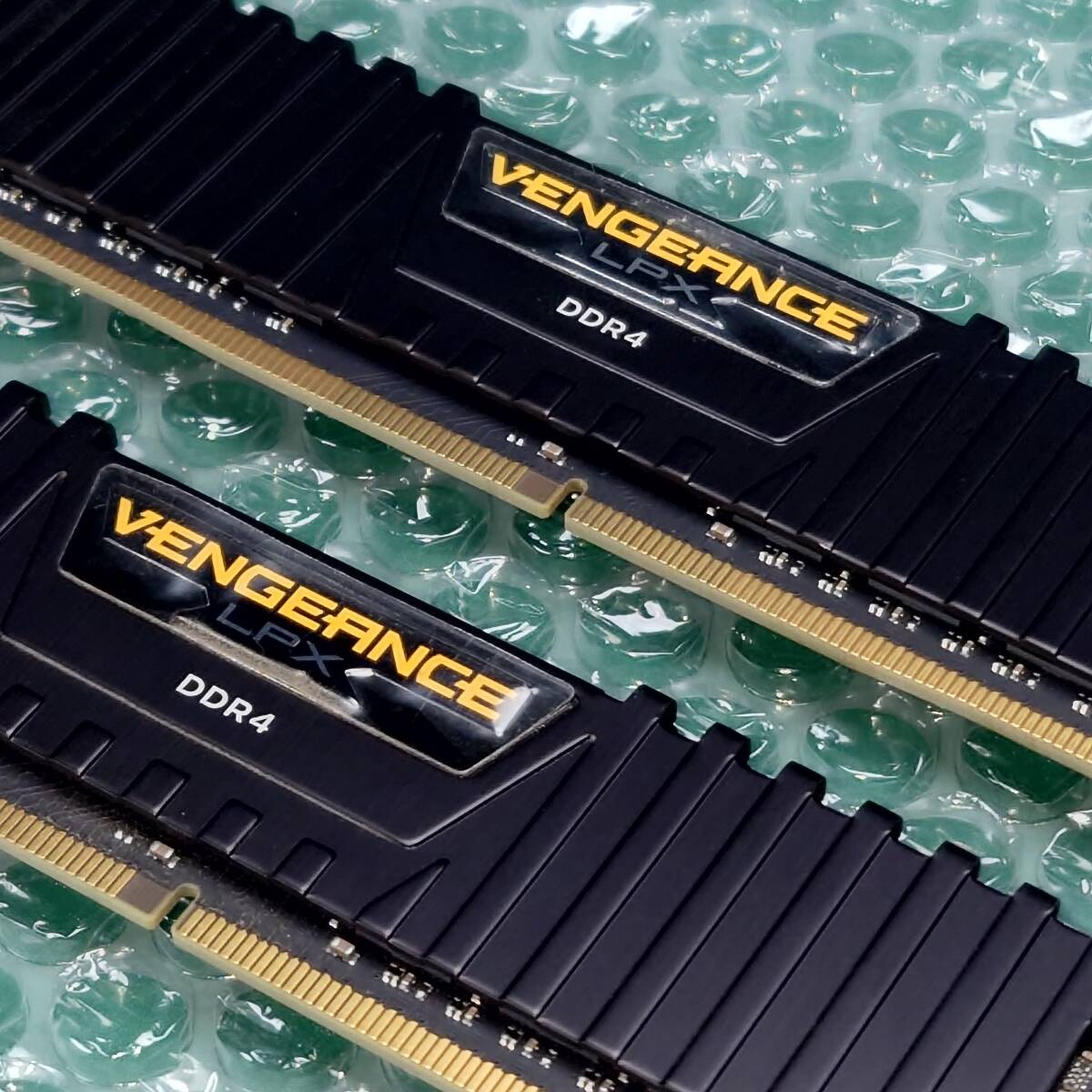 送料無料 CORSAIR VENGEANCE LPX DDR4-3200MHz 16GB (8GB×2) CMK16GX4M2E3200C16 中古 動作確認済みの画像1