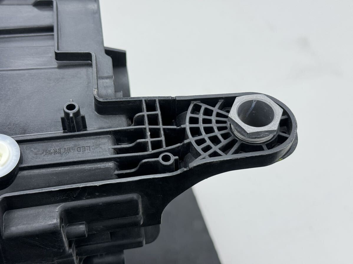メルセデス・ベンツ X167 GLS USAヘッドライト マルチビームLED 4AA 4DA 取り付けプラスティック割れ修正（取り付け問題無し）_画像3