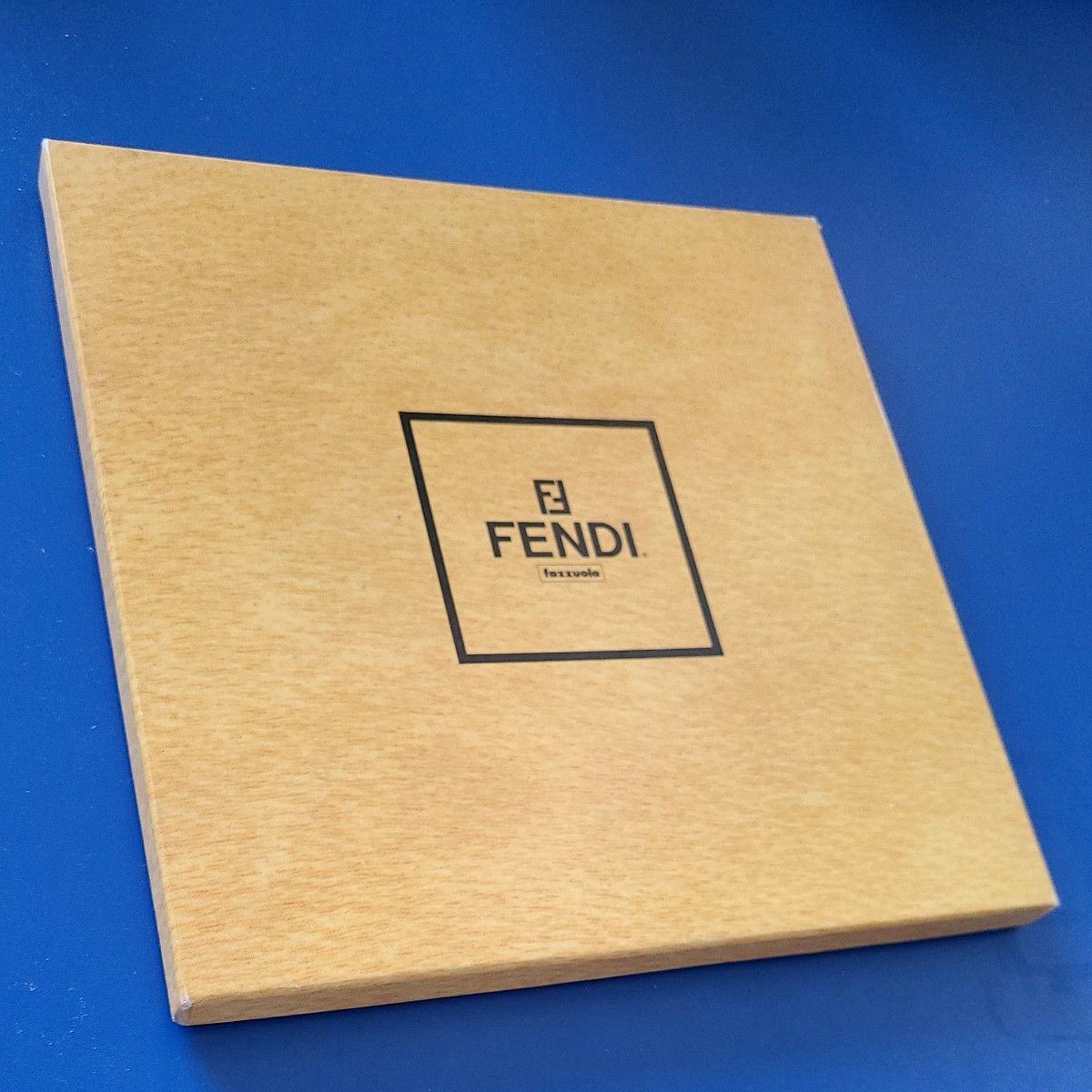 FENDI　フェンディ　箱入り　箱付　ハンカチ　　スカーフ　3枚セット　