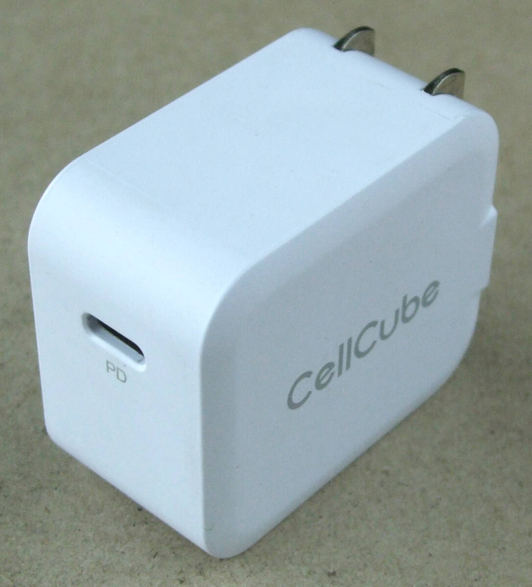 送料無料 CellCube セルキューブ 20W USB PD 充電器 CC-AC03-WH タイプC Type-C 1ポート / 5V 3A / 9V 2.23A / 12V 1.67A / 白色 即決！_画像1