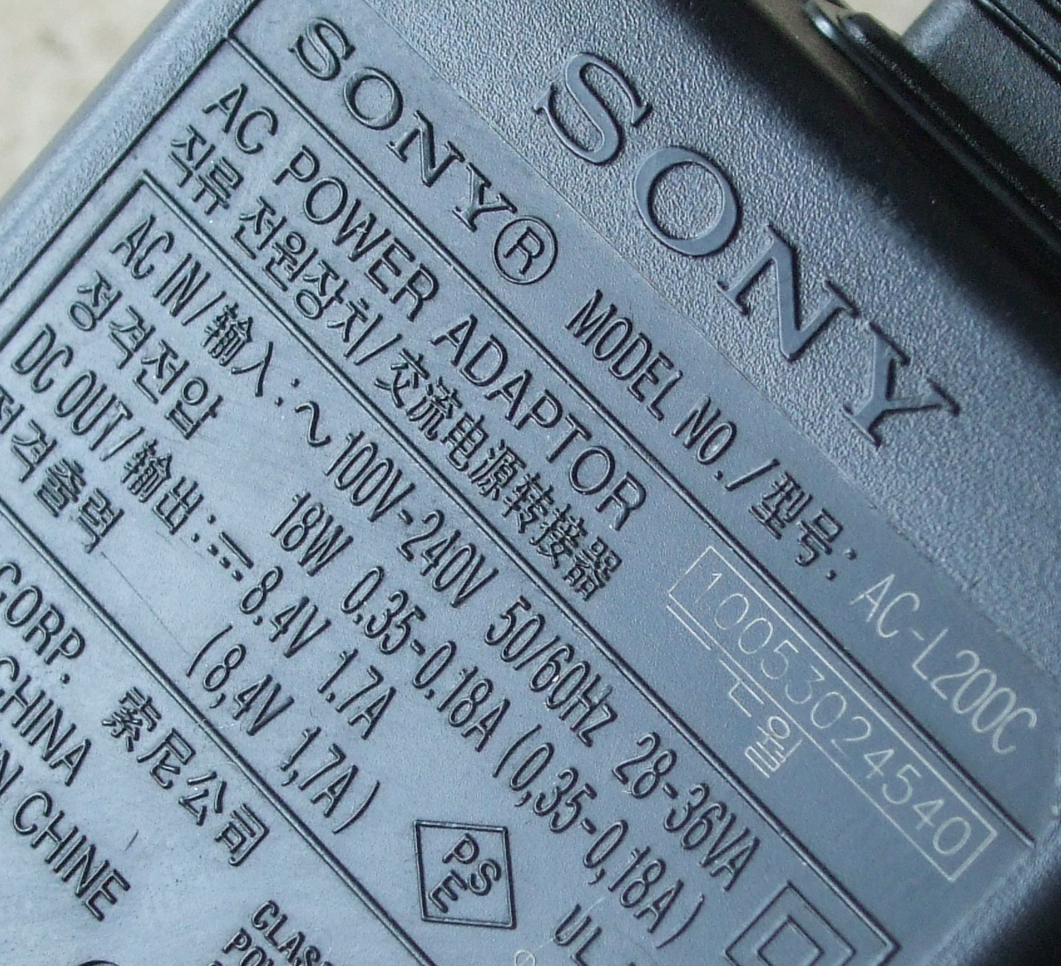 送料無料 SONY ソニー 純正 ビデオカメラ 用 ACアダプター AC-L200C 8.4V 1.7A Volex角丸AC電源ケーブル付属 即決！の画像3