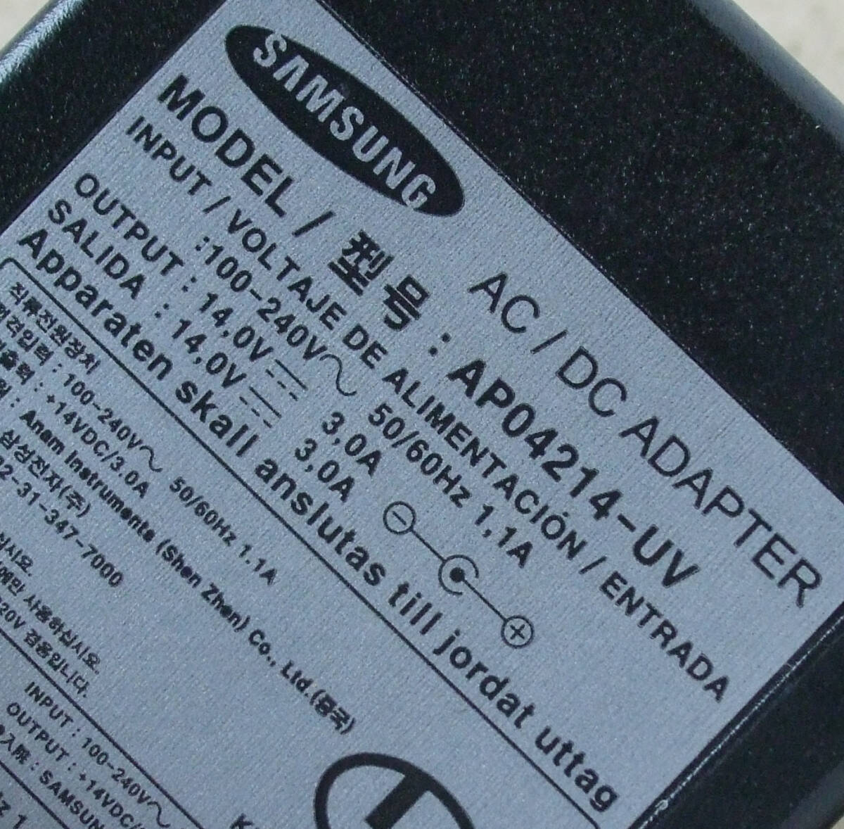 бесплатная доставка Samsung электронный SAMSUNG жидкокристаллический монитор жидкокристаллический дисплей оригинальный AC адаптор AP04214-UV центральный плюс 14V 14.0V 3A 3.0A EIAJ5