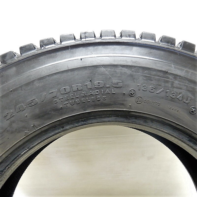 中古タイヤ 245/70R19.5 136/134J DUNLOP SP001 スタッドレスタイヤ 4本セット 大型 中古 19.5インチ_画像5