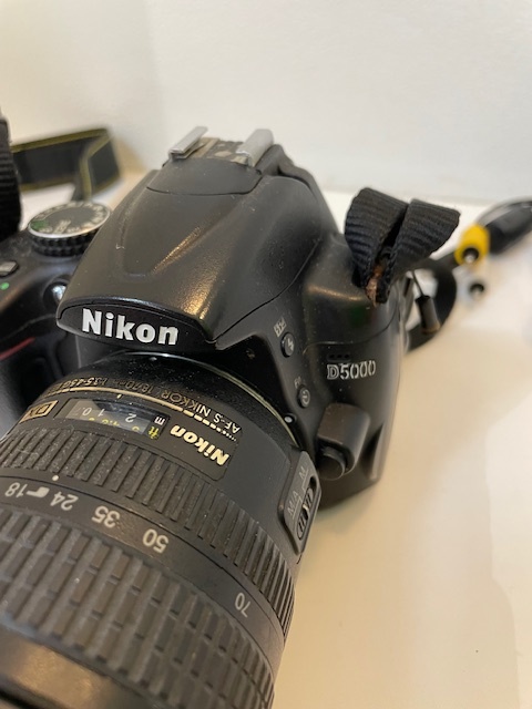Nikon ニコン D5000 AF-S NIKKOR 18-70mm 1:3.5-4.5G ED DX デジタルカメラ 予備バッテリー 充電器の画像1