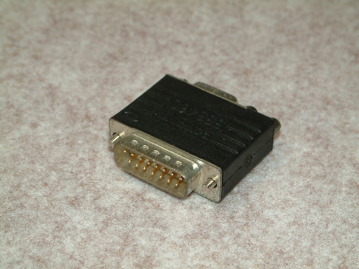 アナログRGB変換アダプタ D-sub15Pin2列オス－D-sub15Pin3列メス VGA変換 PC-98x1 FM-TOWNS X680x0 他 レトロPCなどに 動作未確認 ジャンクの画像1