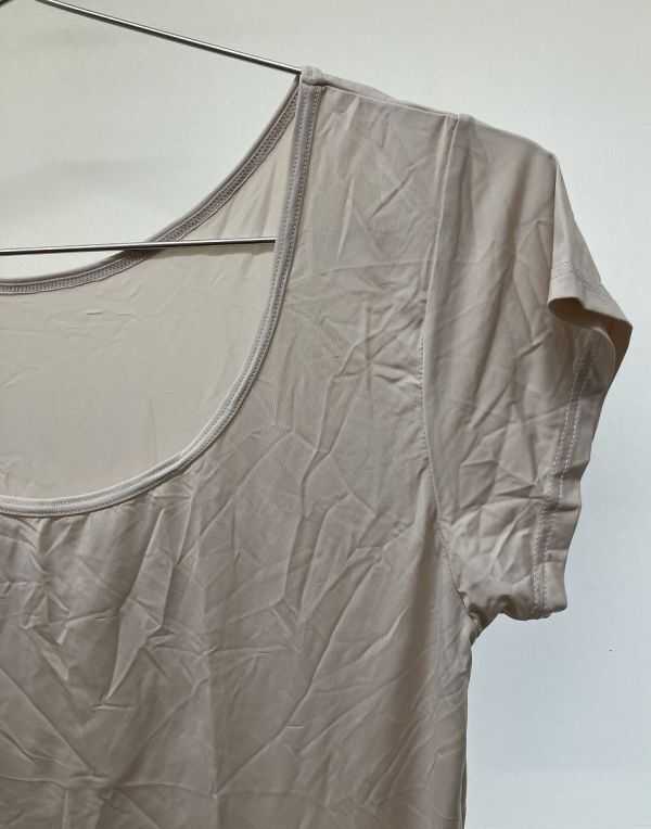 CR12722 IBK⑥【特価】新品 大きい フレンチ袖インナーシャツ 3L ２色 2枚組 ベージュ 他 吸汗速乾 接触冷感 訳あり レディース_画像4