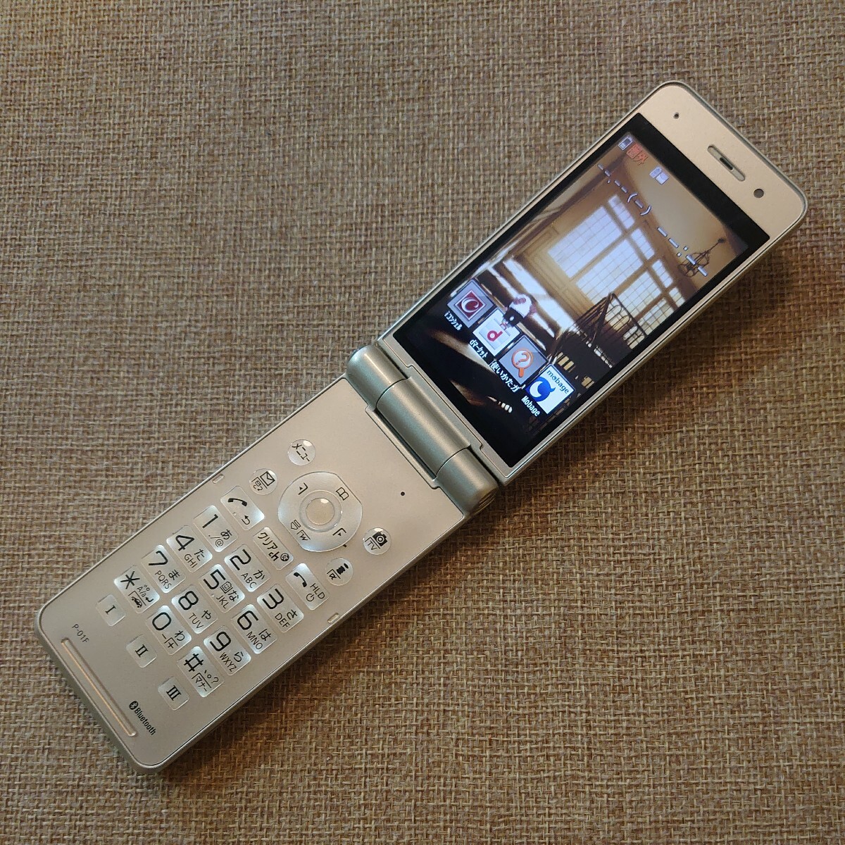 キズ無美品 P-01F docomo の画像1