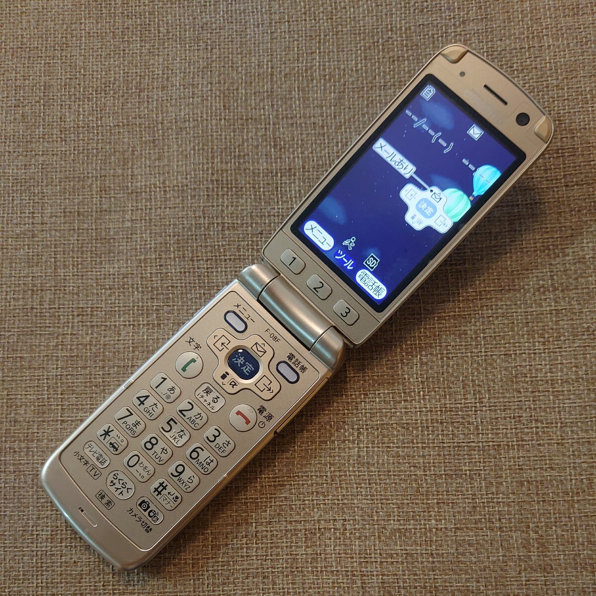 キズ無美品 F-08F docomo サブ、メイン画面に購入時のフィルム貼ったまま_画像1